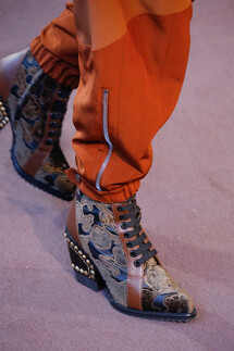 Details Chloé Fall 2018 Ready-to-Wear , Детали коллекции Хлоя осень зима 2018 , Fashion show , неделя моды в Париже , PFW , Paris Fashion Week , Mainstyles